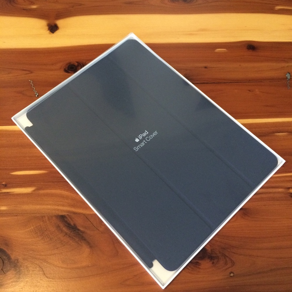 NIB Apple iPad Smart Cover- Midnight Blue 9.7 inch